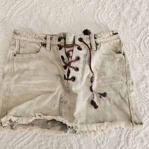 WE THE FREE SHORTS- EXCELLENT